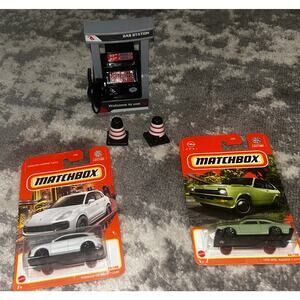 Matchbox Miniature Gas pump Sounds & Two  Cars (NWT)